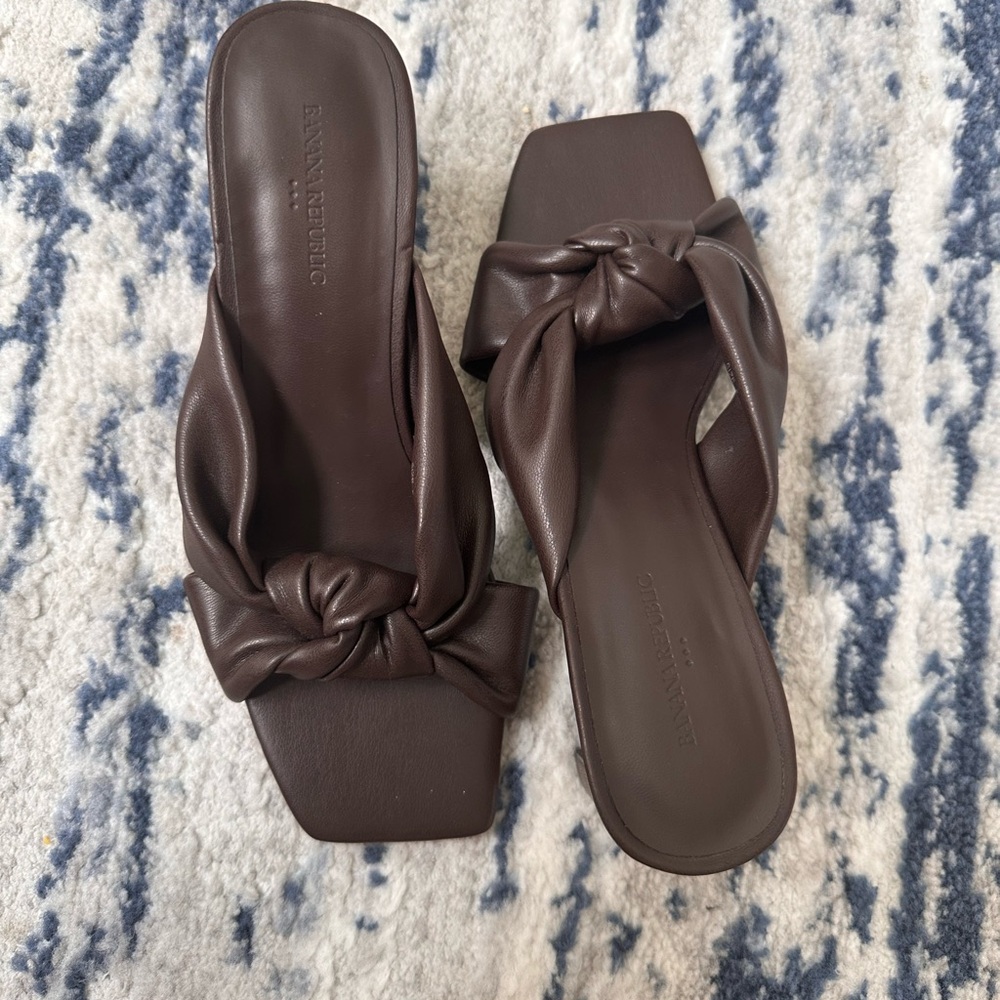 Banana republic classic leather mule